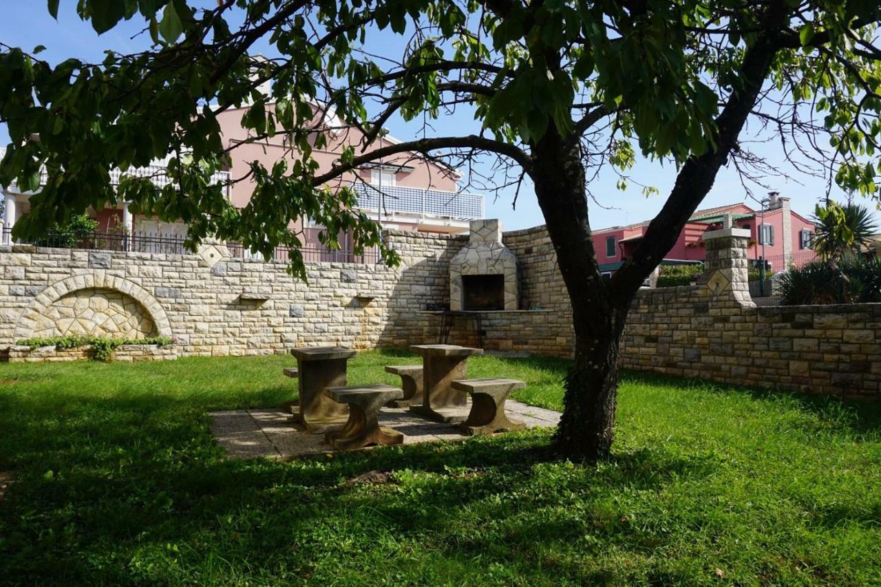 Mariella Hotel Bašanija Екстериор снимка